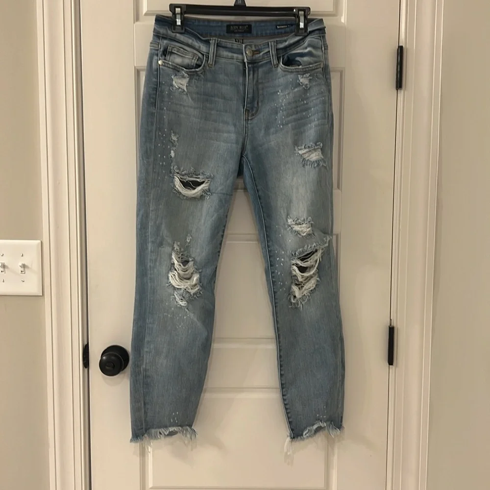 Judy Blue MONROE MID RISE RIPPED BOYFRIEND MOM JEANS - Picture 4 of 6